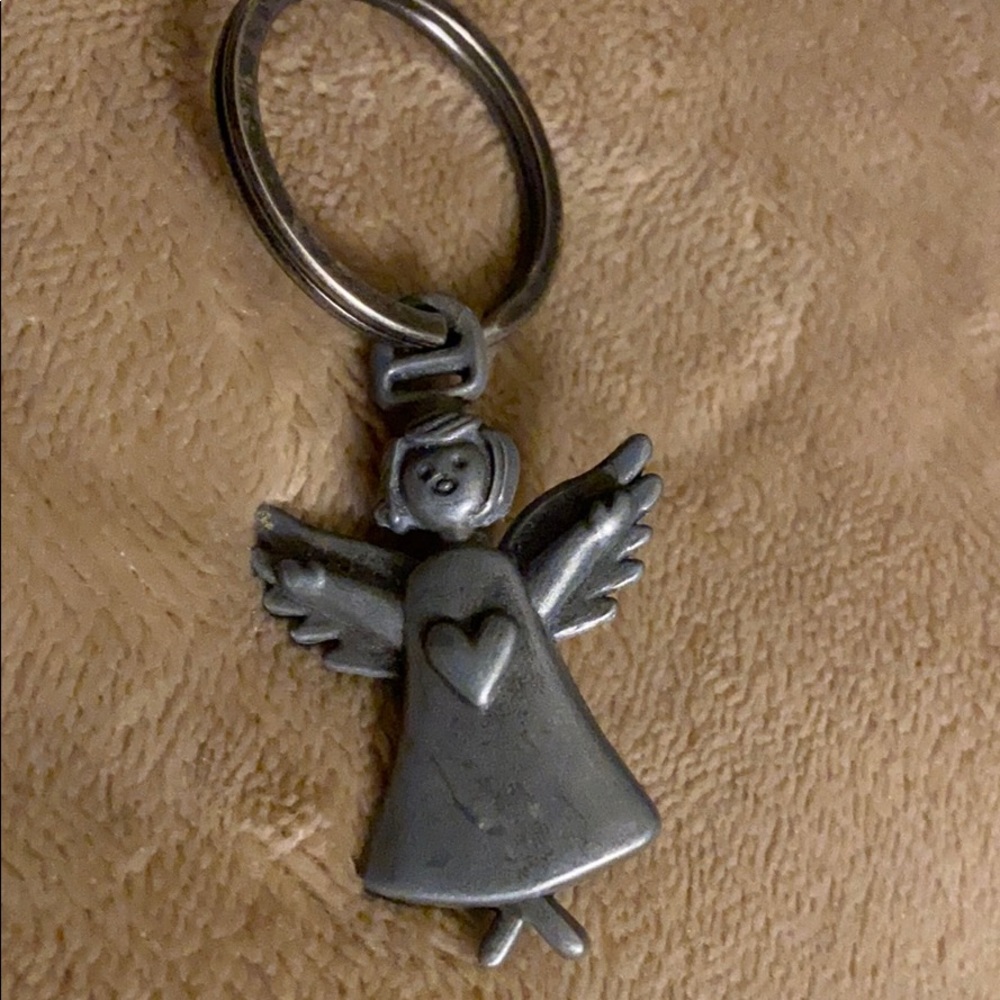 Angel with heart key ring pewter ?